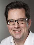 Ein Mann mit Brille